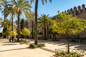 Hier de kantelen van het kasteel voor de Christelijke Monarchen, Alcázar de los Reyes Cristianos.