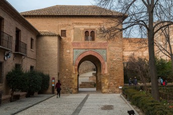 Via deze Puerta del Vino (wijn poort) kom je in het fort. De alcazaba (Kasbah).