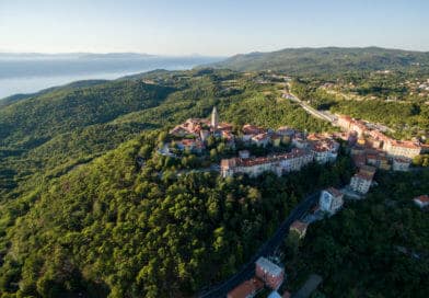 Labin - Kroatië vanuit de lucht. Foto uit fotoalbum Kroatië van www.edvervanzijnbed.nl