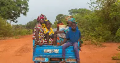 Allemaal blije gezichten in Guinea Conakry. Foto van www.edvervanzijnbed.nl
