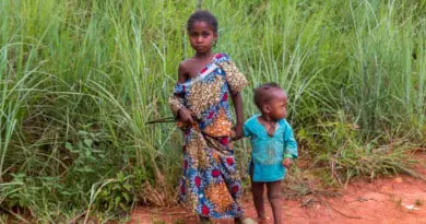 Kameroense kindjes, uit het Fotoalbum Kameroen op www.edvervanzijnbed.nl