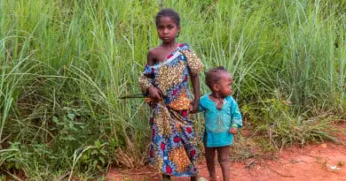 Kameroense kindjes, uit het Fotoalbum Kameroen op www.edvervanzijnbed.nl